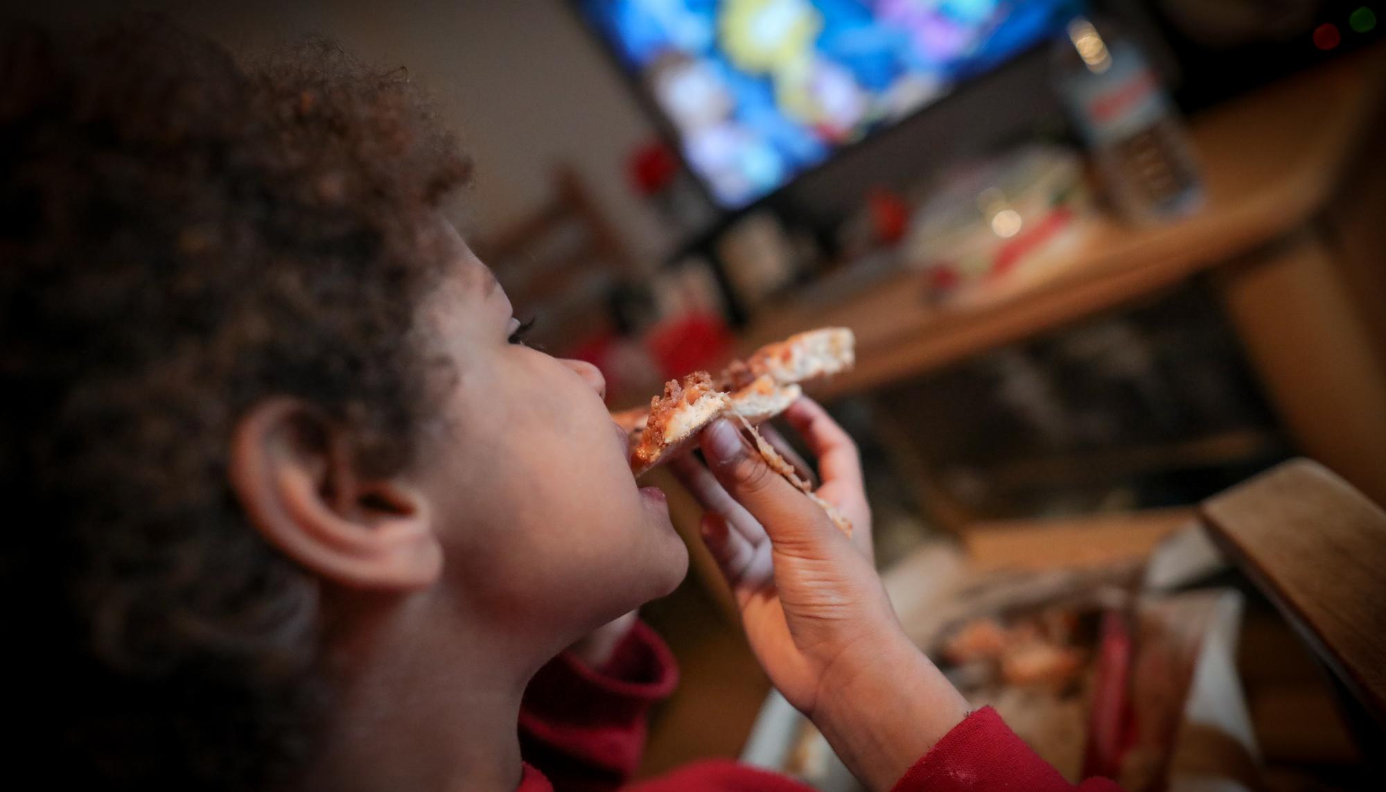 Menú infantil en tiempos de coronavirus: pizza, nuggets y refresco - 12